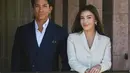 Masih ingat potret yang diunggah Pangeran Abdul Mateen sebelum pernikahannya dengan Anisha Rosnah. Di sini, Anisha Rosnah tampil menawan dengan formal look. Ia tampil dengan setelan atasan berkerah dan celana panjang berwarna putih yang serasi. [Foto: Instagram/anishaikkk]