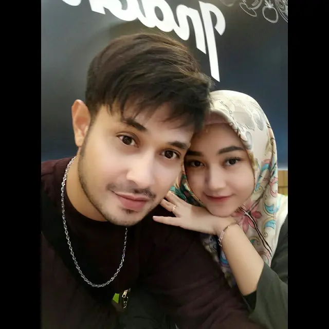 Sering Berperan Sebagai Suami Antagonis, Ini 6 Potret Meidian Maladi dan Sang Istri