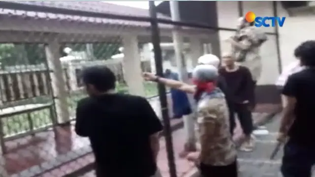 Keributan terjadi saat petugas menggelar razia di sejumlah kamar tahanan di Mako Brimob.