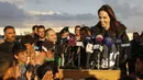 Angelina Jolie mengunjungi para pengungsi pada tahun 2012, 2013, 2015, dan kini 2018 bersama dengan kedua anaknya. (KHALIL MAZRAAWI / AFP)