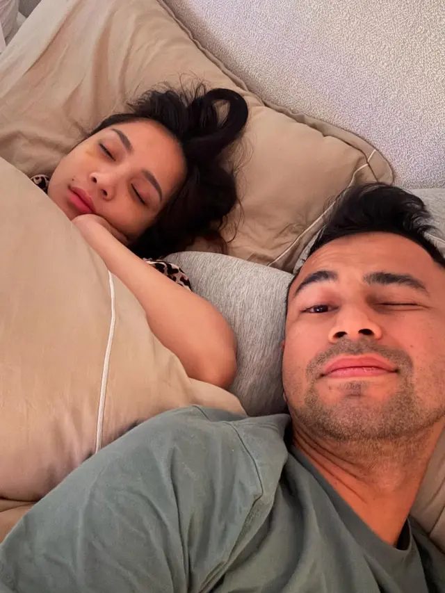 Raffi Ahmad Posting Nagita Slavina Sedang Tidur, Aura Kecantikan Sang Istri Jadi Sorotan credit: instagram/raffinagita1717).