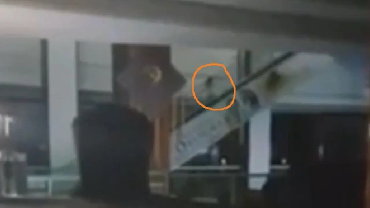 Hantu Gadis Kecil di Mal