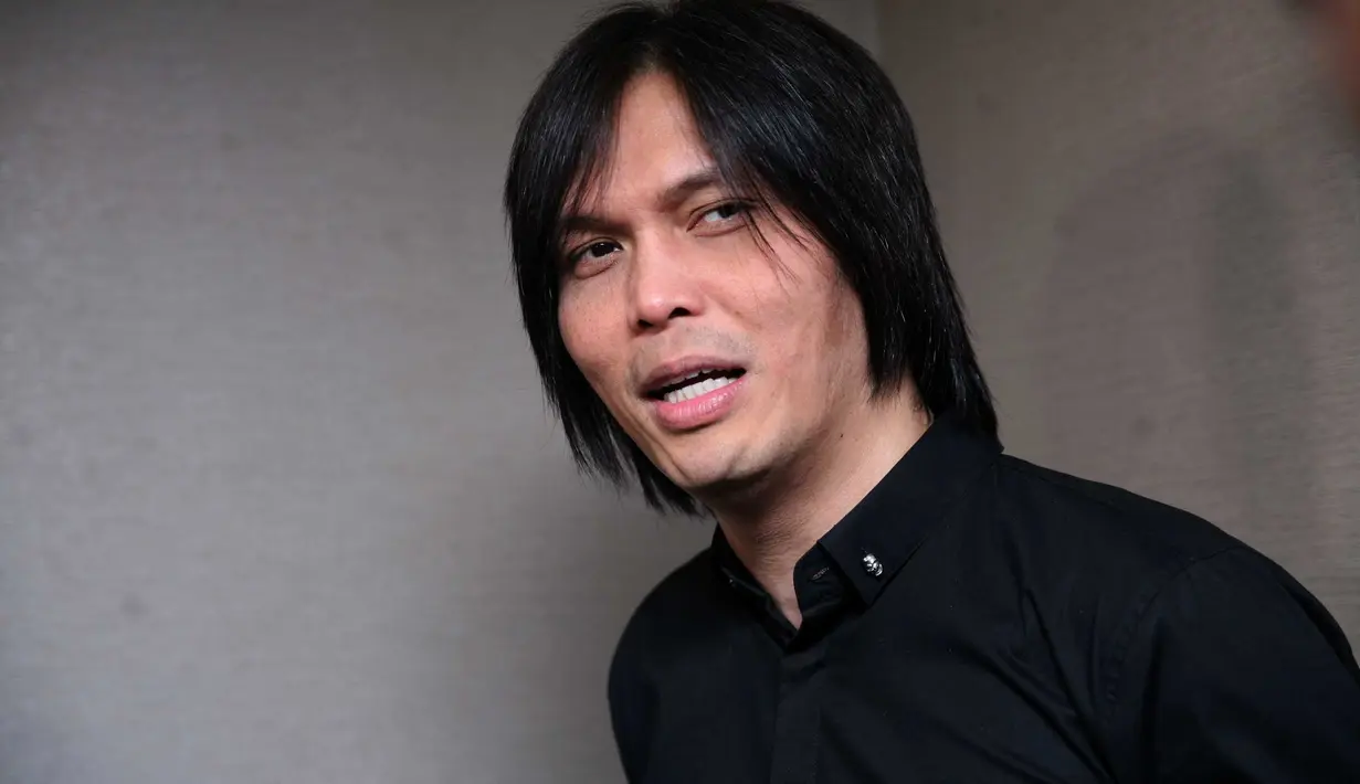 "Jadi sangat disayangkan kalau dia meninggalkan industri musik, dunia yang membesarkan dia, dia sangat istimewa," lanjut penyanyi kelahiran Makassar 47 tahun silam. (Nurwahyunan/Bintang.com)