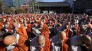 Biksu Buddha Korea Selatan berpartisipasi dalam rapat umum di Kuil Jogye, Seoul, Korea Selatan, 21 Januari 2022. Ribuan biksu Buddha berkumpul untuk memprotes dugaan diskriminasi agama oleh pemerintah Korea Selatan. (AP Photo/Lee Jin-man)