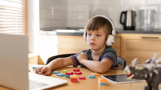 Tanda lain yang bisa diperhatikan adalah kurangnya kemampuan anak untuk memahami perspektif orang lain.