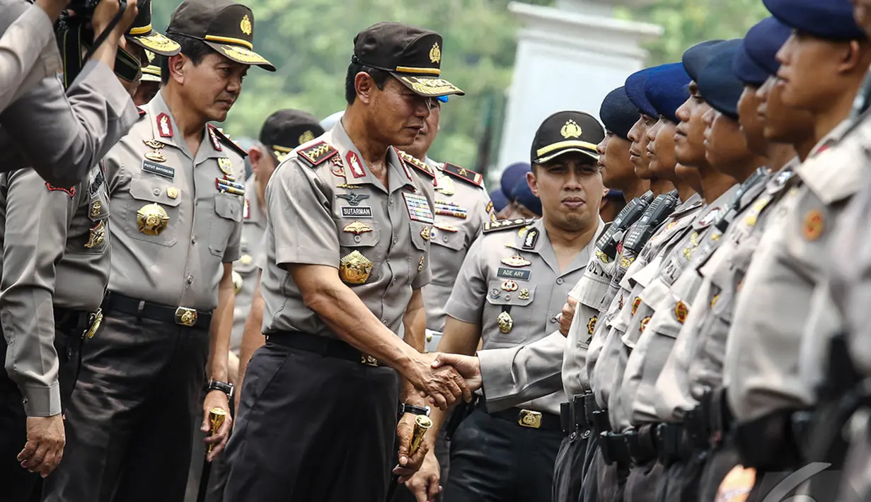 Kapolri Jenderal Pol Sutarman saat mengahadiri apel pengamanan pelantikan presiden dan wakil presiden di halaman Monumen Nasional, Jakarta, Jumat (17/10/2014) (Liputan6.com/Faizal Fanani)