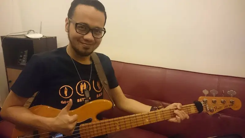 [Bintang] Bassist Kerispatih, Andika Putrasahadewa Meninggal Dunia