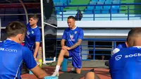 Striker anyar Persib Bandung, Mailson Lima, sudah mengikuti sesi latihan bersama timnya di&nbsp;lapangan SPORT Jabar, Arcamanik, Kota Bandung, Minggu (28/7/2024). (Bola.com/Erwin Snaz)
&nbsp;