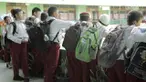 Beban terlampau berat di tas sekolah anak adalah bahaya laten penyebab utama deformitas tulang punggung pada anak usia pertumbuhan