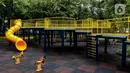 Suasana pada siang hari di Taman Puring, Jakarta, rabu (18/3/2020). Pemprov DKI menutup sementara seluruh taman di Jakarta sejak tanggal 14-30 Maret mendatang. (Liputan6.com/Johan Tallo)