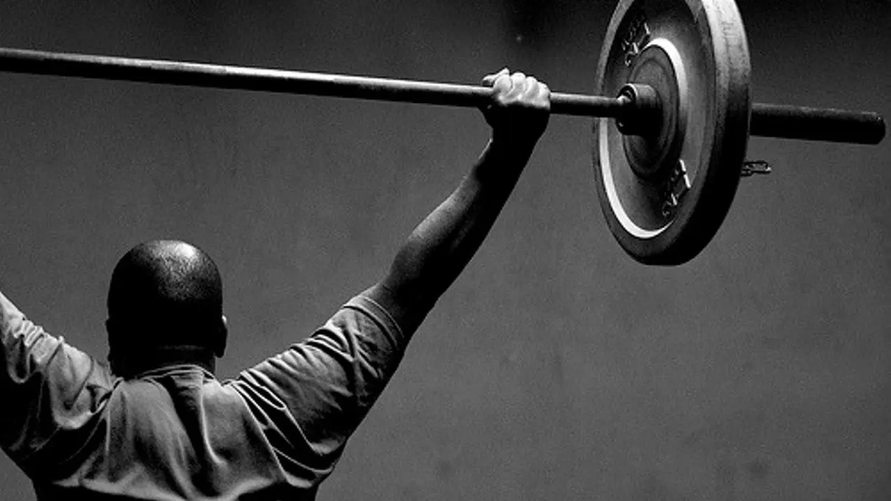 [Bintang] Diduga Cidera, Pria Ini Meninggal Usai Angkat Barbel di Gym!