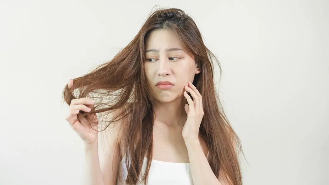 13 Tips Perawatan Rambut Rusak yang Praktis Dilakukan, Nggak Perlu ke Salon Cukup di Rumah Aja