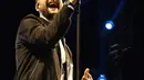 Penampilan Calum Scott di atas panggung Jazz Festival 2019 di Komplek Taman Wisata Candi Prambanan, Jumat (5/7/2019). Pelantun tembang hits berjudul 'You Are The Reason' itu mengaku antusias bisa kembali menyapa penggemarnya di Indonesia. (Fimela.com/Bambang E. Ros)