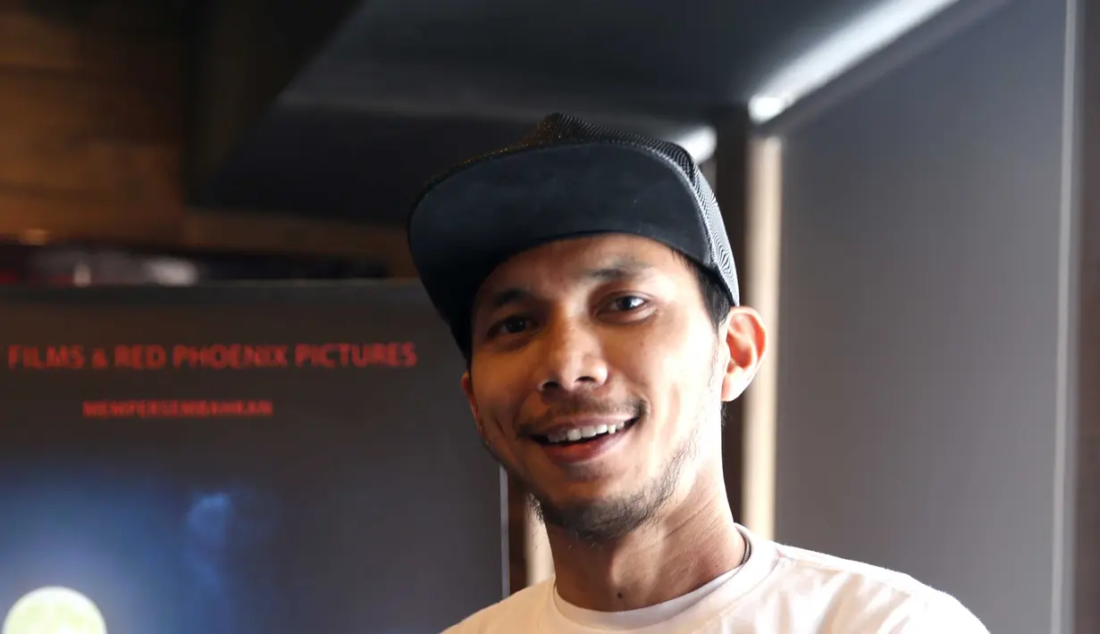 Menanggapi perseteruan Ahmad Dhani vs Farhat Abbas, dengan tegas Norman mendukung aksi-aksi Ahmad Dhani dalam membungkam Farhat Abbas. (Nurwahyunan/Bintang.com)