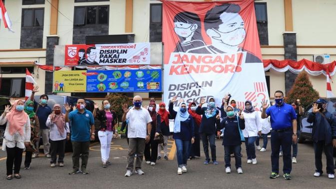 Kementerian Kesehatan membagikan 1.431 masker kepada balita beserta pengasuhnya dan lansia serta pendampingnya di Panti Sosial Asuhan Anak Balita Tunas Bangsa dan Panti Sosial Tresna Werdha Budi Mulia, Cipayung, Jakarta Timur pada Minggu, 30 Agustus 2020. (Dok Kementerian Kesehatan RI)