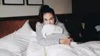 Dikenal selalu cetar setiap saat, siapa sangka melalui akun Instagram pribadinya, tak jarang wanita 39 tahun ini memperlihatkan penampilannya yang natural. Salah satunya wajah natural ketika baru bangun tidur.  (Liputan6.com/IG/@lunamaya)