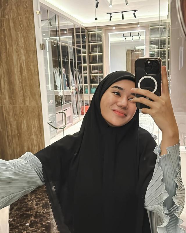 Penampakan walk in closet Clara Shinta: Desain minimalis tapi tampak mewah, bak butik mahal