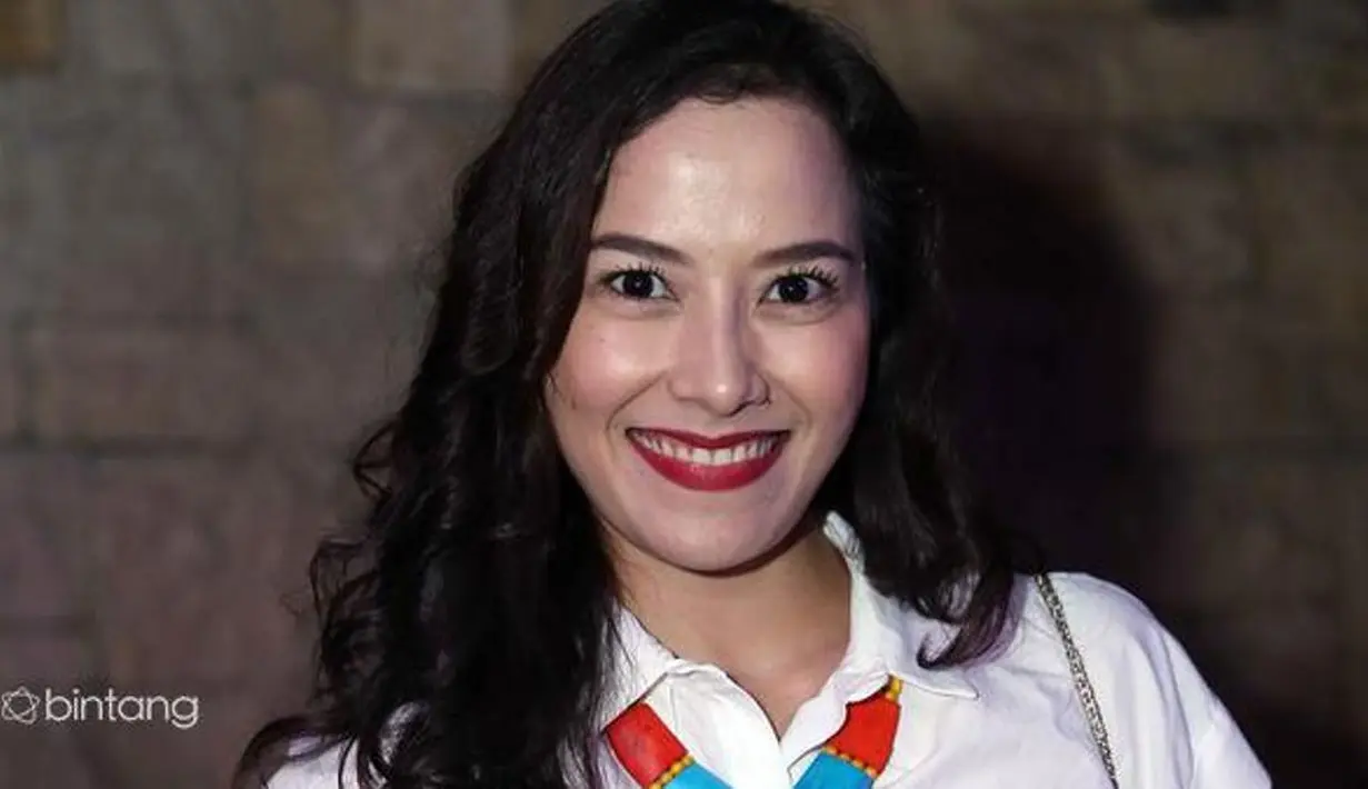 Kedekatan Atalarik dan Vonny Cornelia memang bisa dibilang misterius. Mereka berdua pun sempat tertangkap berada di sebuah rekreasi keluarga. (Nurwahyunan/Bintang.com)