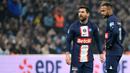 Pemain PSG, Lionel Messi (kiri) dan Neymar saat pertandingan 16 besar Piala Prancis melawan Olympique Marseille yang berlangsung di Stade Velodrome, Rabu (8/2/2023). Messi yang merupakan bintang di Piala Dunia 2022 bersama Argentina memang hanya menandatangani perjanjian selama 2 tahun bersama PSG setelah kepergiannya dari Barcelona. Dan pada akhir musim ini Messi akan berstatus bebas transfer jika tidak ada kesepakatan antara dirinya dengan PSG. (AFP/Nicolas Tucat)