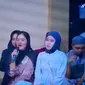 Momen kocak saat gadis cantik umat Hindu meminta jodoh kepada Gus Iqdam. (YouTube/ronron channel)