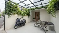 7 Desain Garasi Motor yang Menyatu dengan Teras untuk Rumah Sempit, Solusi Pintar Hunian Minimalis