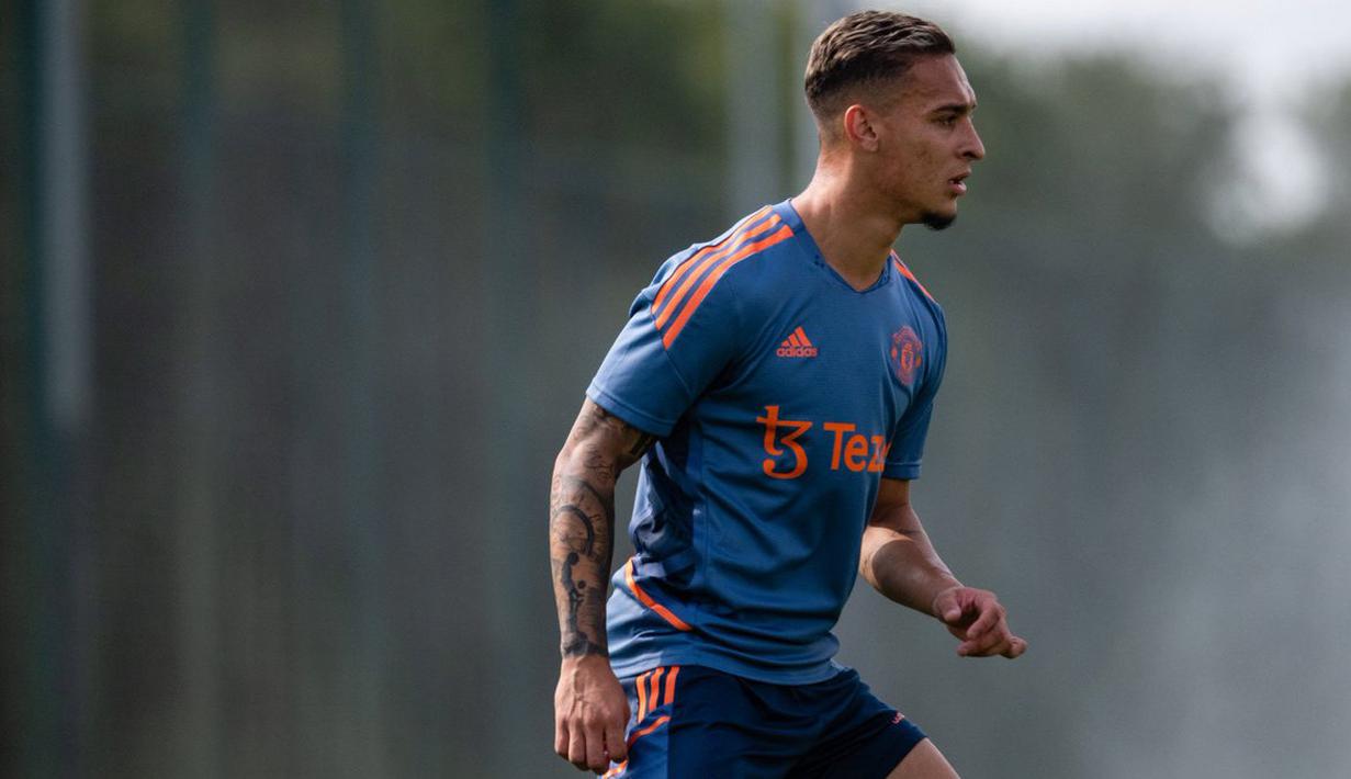 Namun akhirnya, Manchester United membuat tawaran dengan total nilai 84 juta poundsterling plus bonus kepada klub asal Belanda tersebut. (Twitter/@ManUtd)