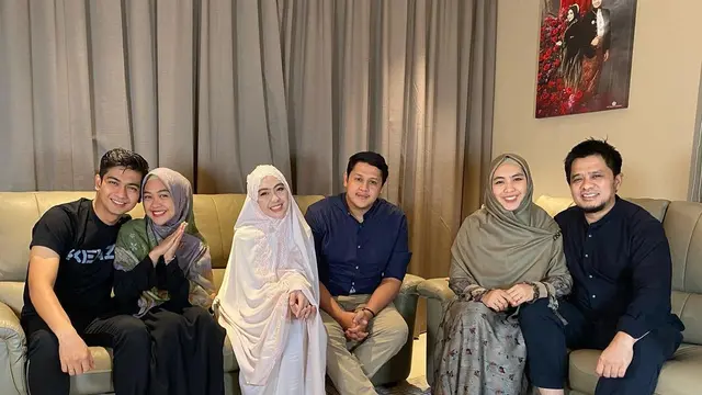 6 Potret Ria Ricis dan Kedua Kakaknya Bareng Suami, Kompak