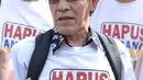Pemohon pengajuan uji materi Pasal 222 UU No.7 Tahun 2017, Hadar Nafis Gumay memberi keterangan terkait uji materi syarat ambang batas pencalonan presiden. di depan Gedung Mahkamah Konstitusi, Jakarta, Kamis (21/6). (Liputan6.com/Helmi Fithriansyah)