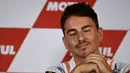 Pembalap Repsol Honda MotoGP Jorge Lorenzo saat konferensi pers pengunduran dirinya di Cheste Valencia (14/11/2019). Lorenzo mencatatkan 47 kemenangan, 117 podium, dan 43 pole. Lorenzo mengumpulkan 2.896 poin. (AFP/Jose Jordan)