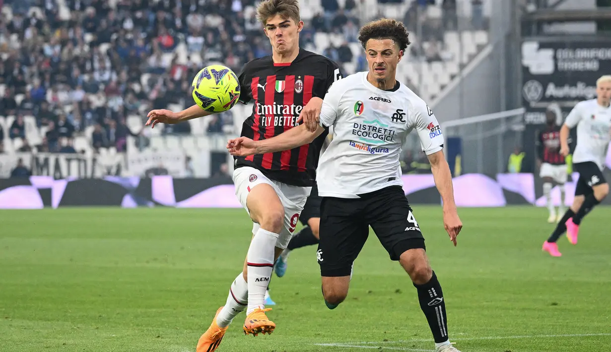 Kekalahan ini membuat AC Milan tertahan di peringkat kelima klasemen Serie A dengan 61 poin dari 35 laga. (AFP/Vincenzo Pinto)