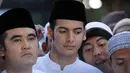 Dude Harlino dalam film Dalam Mihrab Cinta. (SinemArt Pictures via indonesianfilmcenter.com)