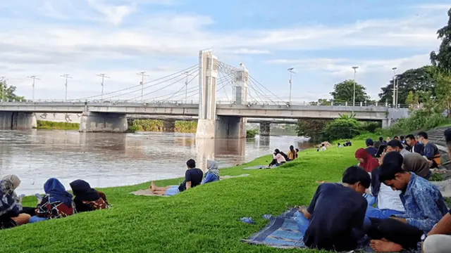 Tempat Wisata di Kediri Taman Brantas. Wikipedia