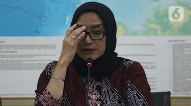 Komisioner KPU RI, Evi Novida Ginting saat memberi keterangan terkait pernyataan sikap KPU RI terhadap putusan DKPP di Gedung KPU RI, Jakarta, Kamis (19/3/2020). Evi Novida Ginting menyatakan keberatan dan akan mengajukan gugatan atas putusan DKPP. (Liputan6.com/Helmi Fithriansyah)