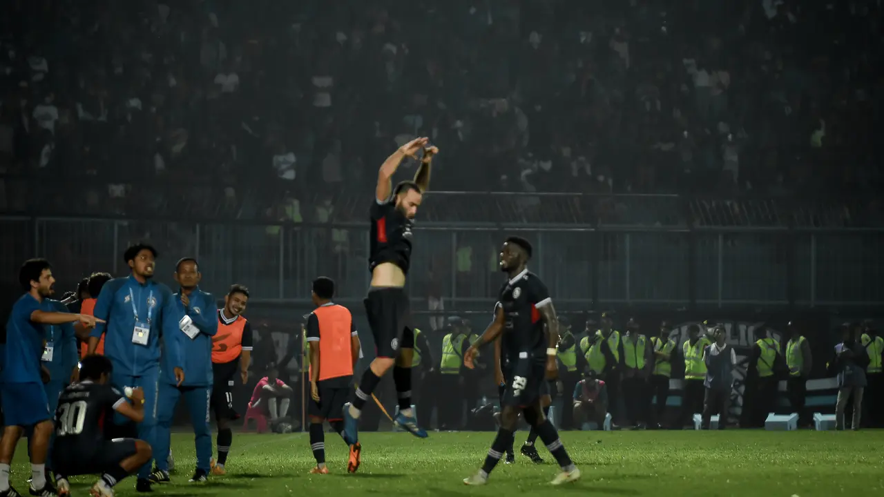 Bek Arema FC, Sergio Silva.