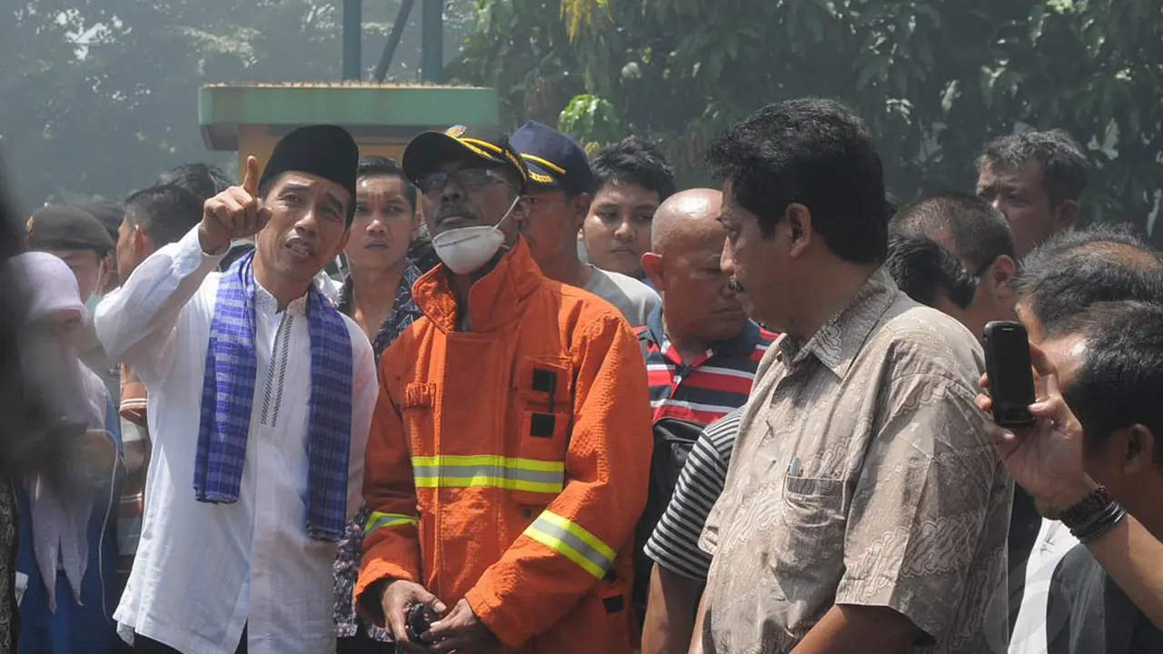 Jokowi Bermasker ke Pasar Senen