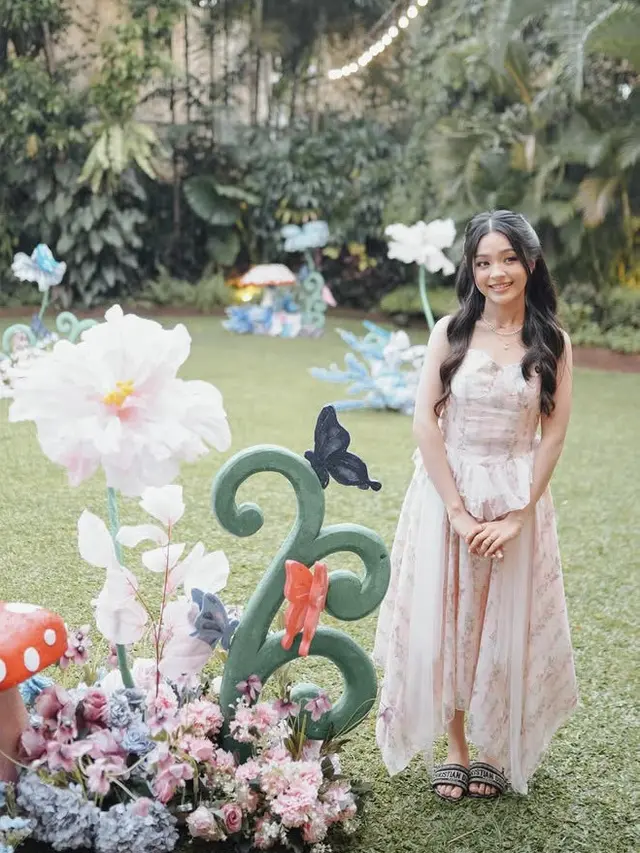 Potret Keseruan Ulang Tahun Garden Party Eca Aura. [@elsaajapasal]