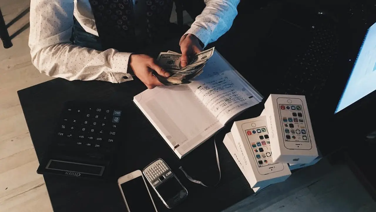 [Bintang] Tarot Hari Ini: Hati-hati, Jangan Sembarangan Investasi Uang