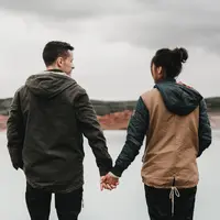 ilustrasi pasangan cinta/Photo by Andrik Langfield on Unsplash