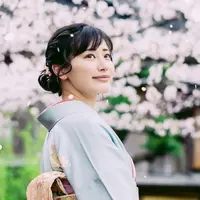 Ilustrasi perempuan cantik dan sabar/copyright shutterstock.com/metamorworks