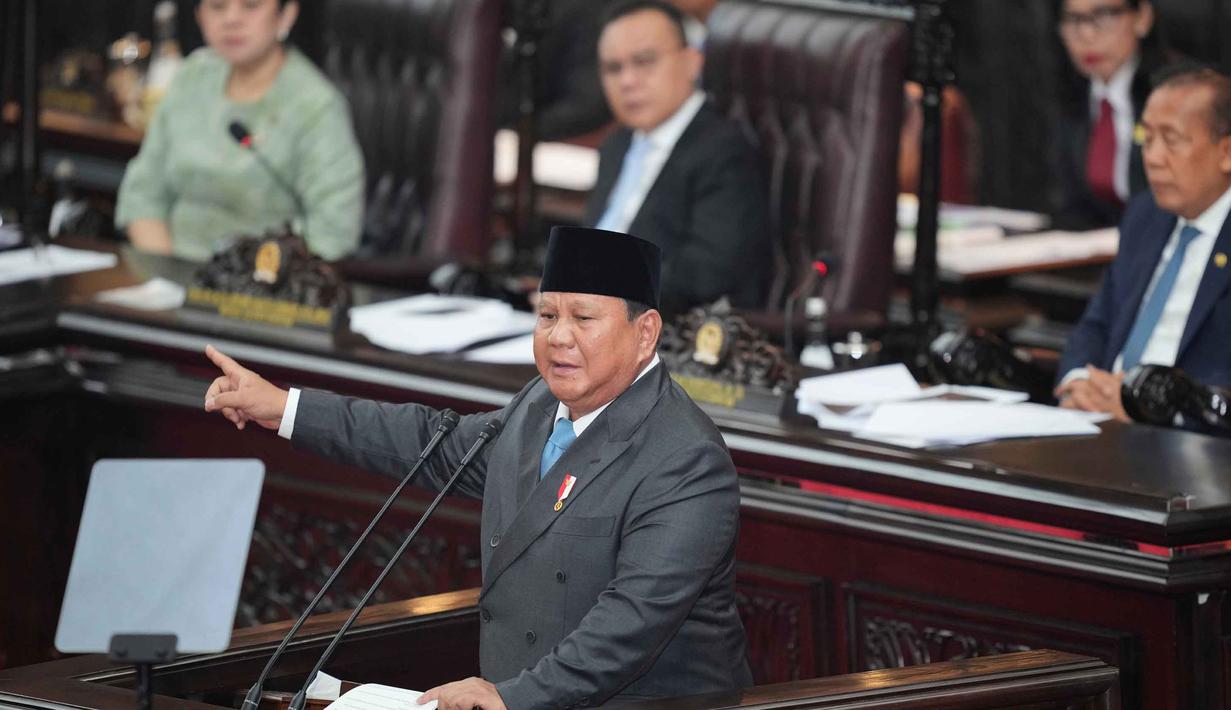 Presiden Republik Indonesia, Prabowo Subianto, saat menyampaikan pidatonya pada sidang paripurna Dewan Perwakilan Rakyat (DPR) di Jakarta, Rabu 20 Mei 2026. (AP Photo/Achmad Ibrahim)