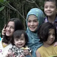 Memiliki empat orang anak, Jihan Fahira sangat selektif dalam memilih pekerjaan.