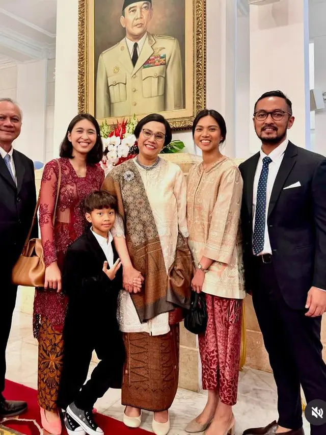 Sri Mulyani salah satu Menteri Perempuan Baru di Kabinet Merah Putih Saat Dilantik Prabowo. [@smindrawati]