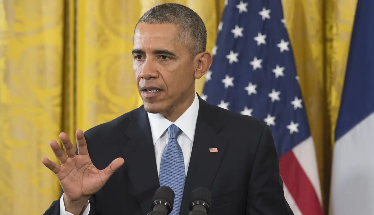 Presiden Barack Obama pernah bertemu secara langsung dengan vokalis Chris Martin pada 2012 silam. Kala itu sang presiden mengatakan jika dirinya menyukai lagu-lagu Coldplay dan memiliki lagu-lagu mereka di iPod miliknya. (Bintang/EPA)