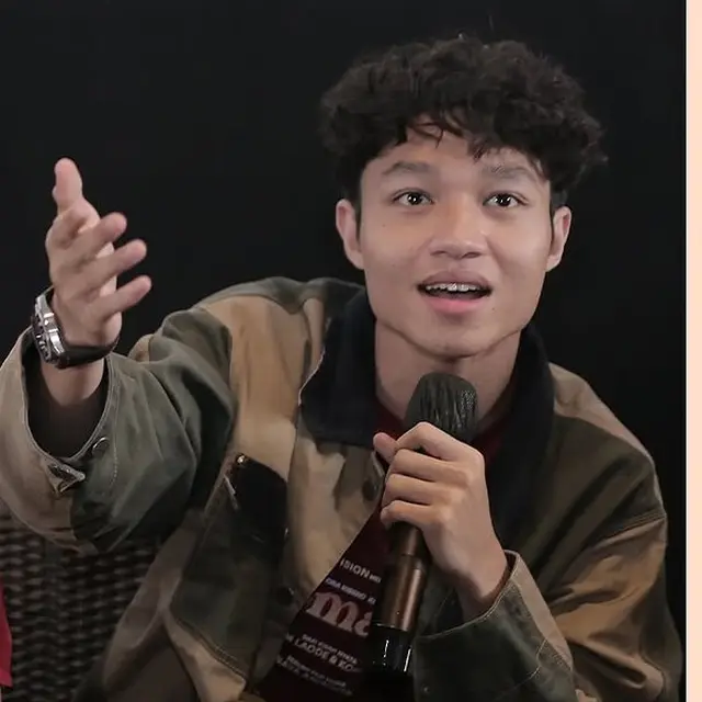 6 Potret Kiesha Alvaro Sebagai Raim Laode di Film Komang, Gaya Rambutnya Bikin Pangling
