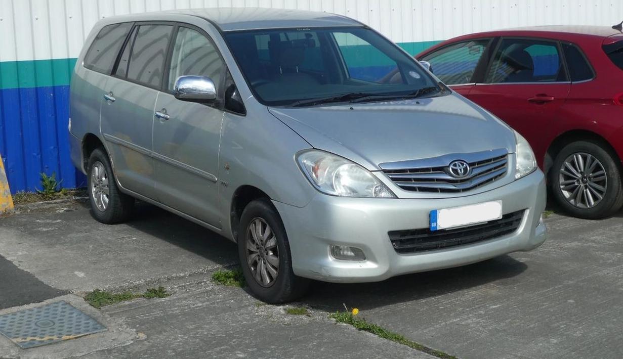 Toyota Innova tahun 2008 spek Indonesia terfoto di London, Inggris. (Source: Instagram/@toyota_innova_in_the_world)