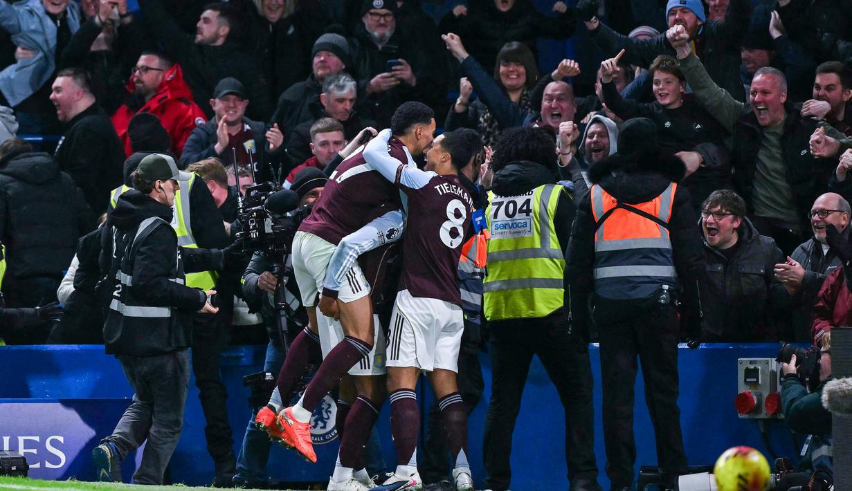 Kemenangan ini membuat Aston Villa semakin mengukuhkan posisi mereka di urutan ketiga dengan raihan 39 poin. The Villans terus memberikan tekanan kepada klub-klub papan atas klasemen Premier League. (AFP/Glyn Kirk)
