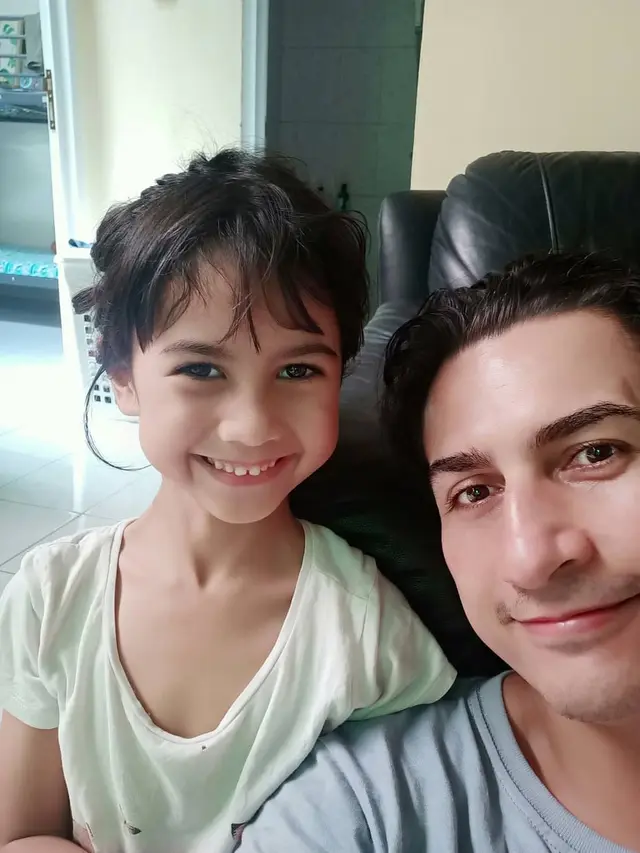 Kerap Jadi Suami Antagonis, Ini 6 Momen Manis Erwin Cortez Bareng Buah Hati