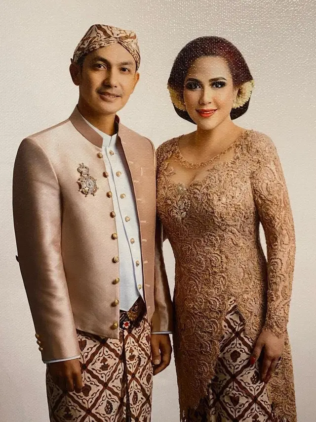 Gunawan Sudrajar mengunggah foto mesra bareng istri dari tahun ke tahun