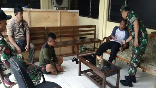 Pemeriksaan tersangka pencurian sepeda motor dinas TNI. (Foto: Liputan6.com/Humas Kodim Purbalingga/Muhamad Ridlo)