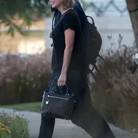 Taylor Swift dan Tom Hiddleston (via. E!News)